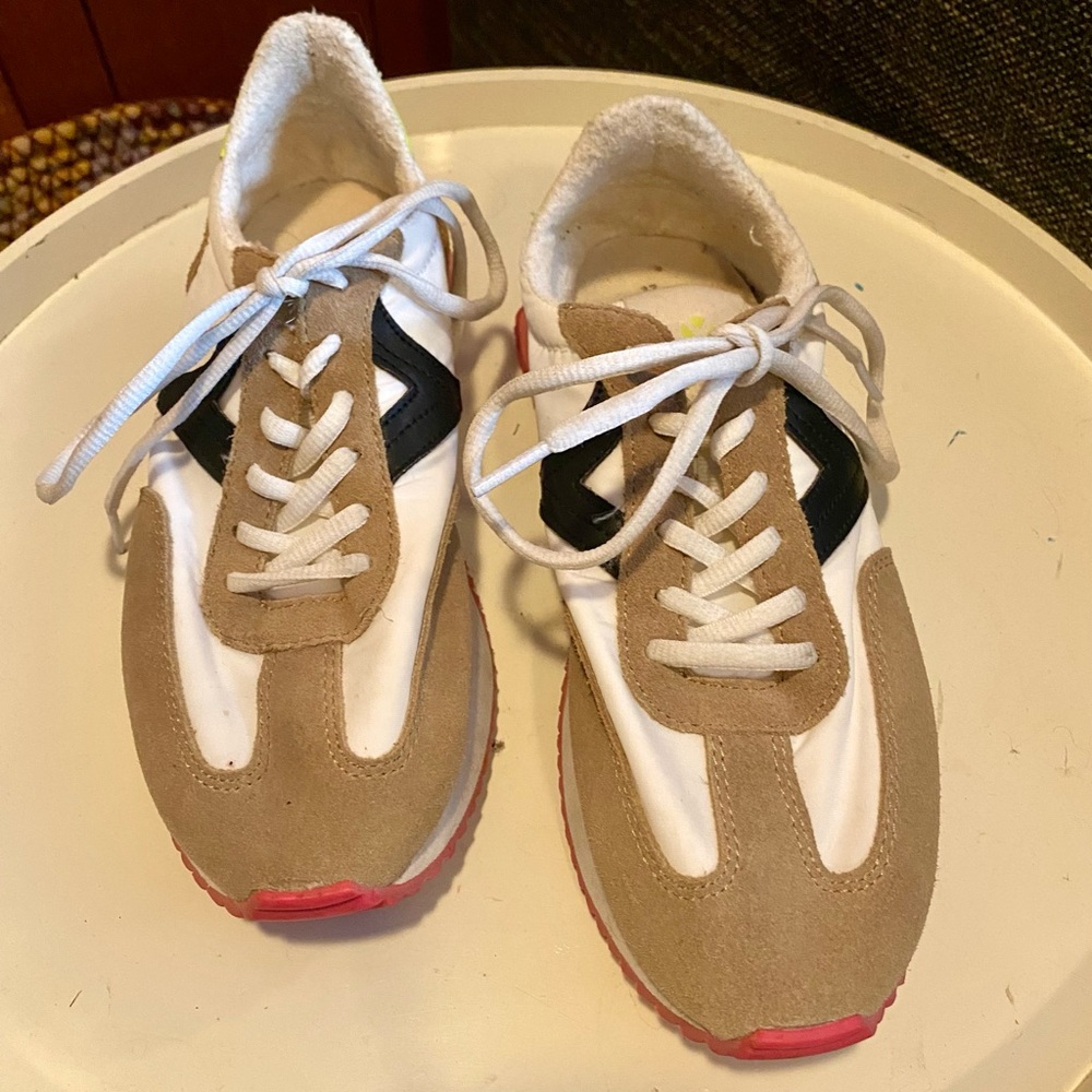 Victoria sneakers size 37